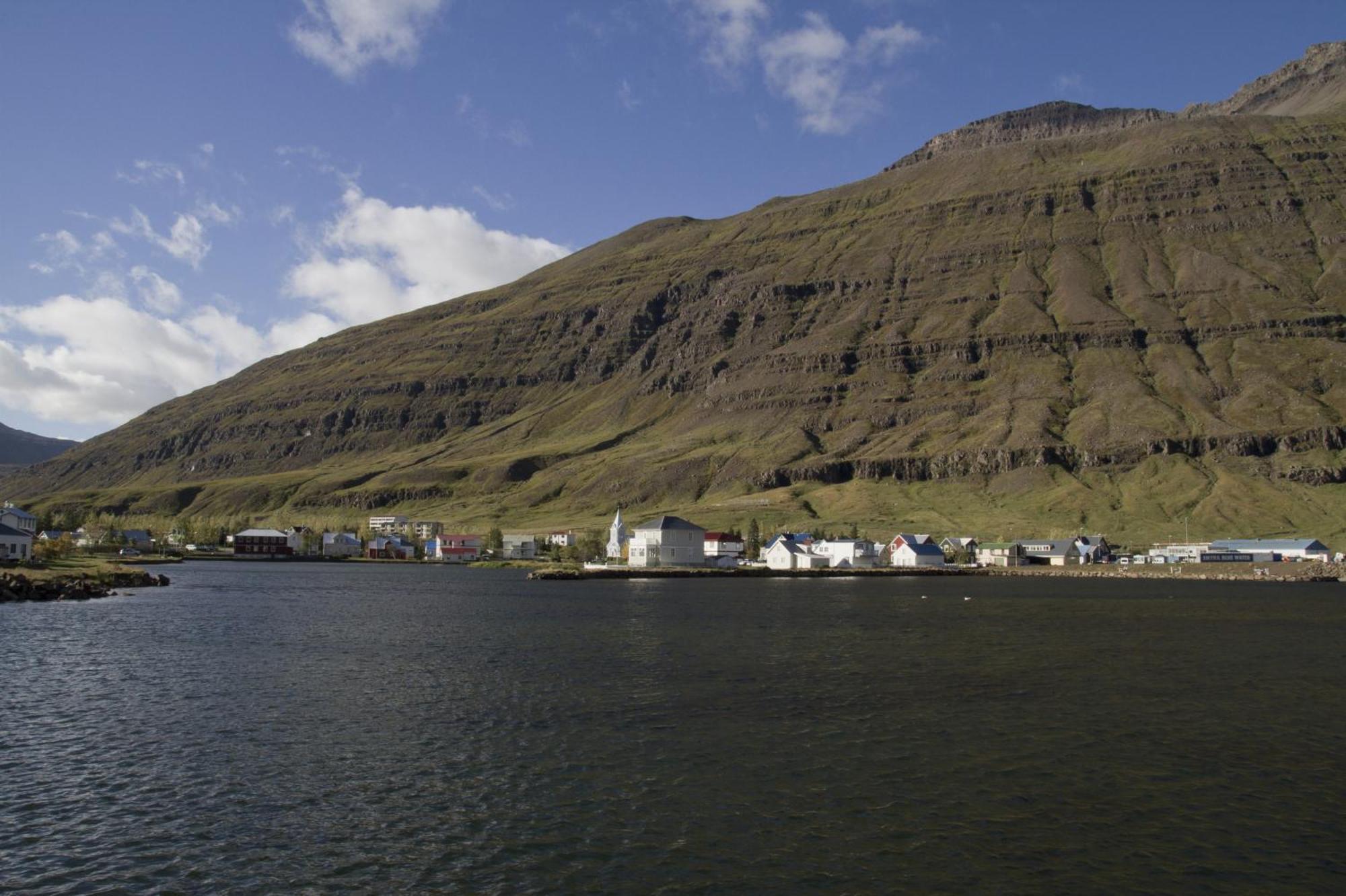 Lonsleira Apartments Seyðisfjörður Стая снимка